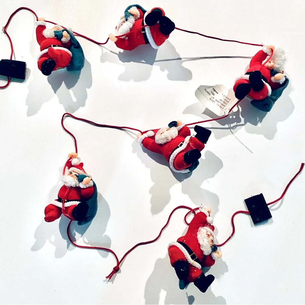 VINTAGE STRING GARLAND SIX 4” FELT SANTA CLAUSE CHRISTMAS TREE MANTLE DECORATION